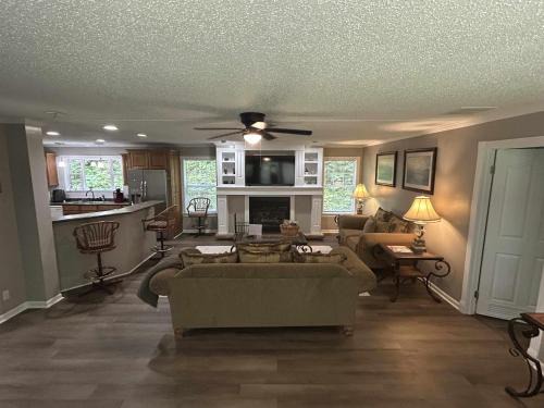 Cherokee Casa | Ravens Eye Retreat