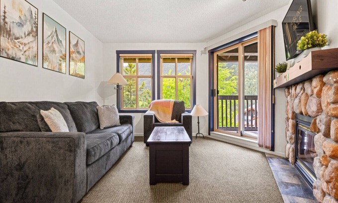 East Kootenay Apartamento | Reach Your Peak | Ski In/Ski Out | Pool | Hot Tub