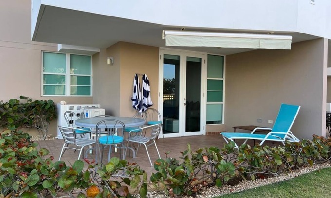 El Combate Apartamento | Recently remodeled 2 bed/2bath apartment 5 minutes walking distance to the beach