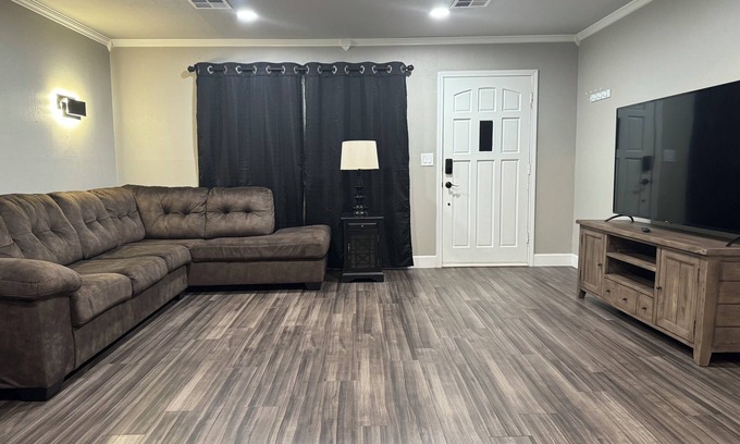 Mustang Casa | Recharge at our family friendly home in Mustang! Close to the airport!