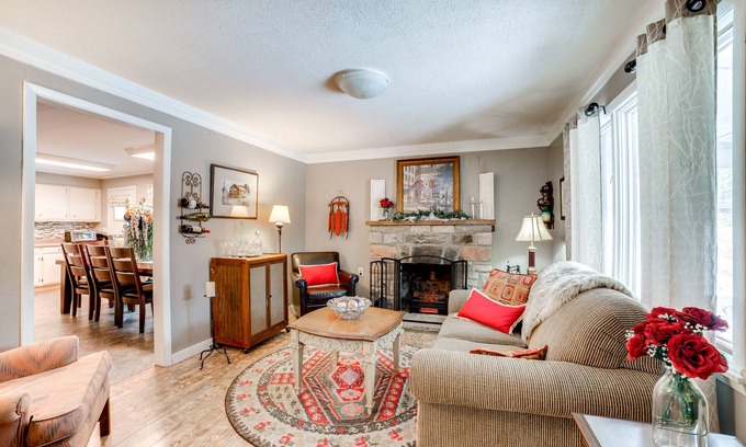 Gray Casa | Rector Home w/ Hot Tub ~ 6 Mi to Ligonier!