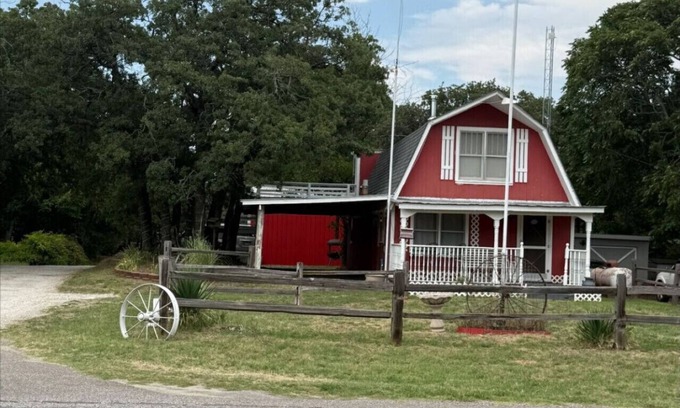 Fay Casa | Red Barn close to lake