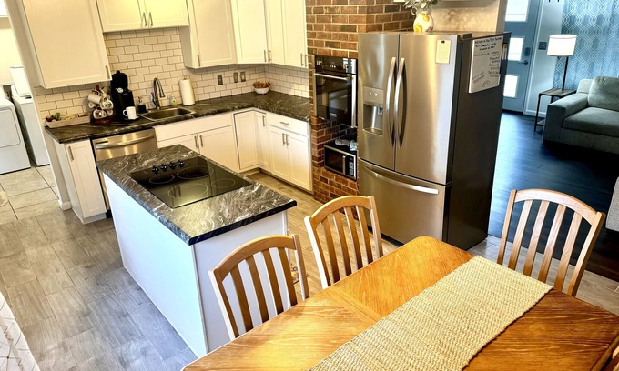 Bath Casa | Red Barn Retreat: Relaxing 3BR w/ Game Room Near Miami U