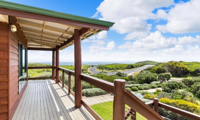 Gnarabup Casa | Red Door - Enjoy Exclusive Front Row Sunsets from the Balcony & Walks to the Surf in Gnarabup