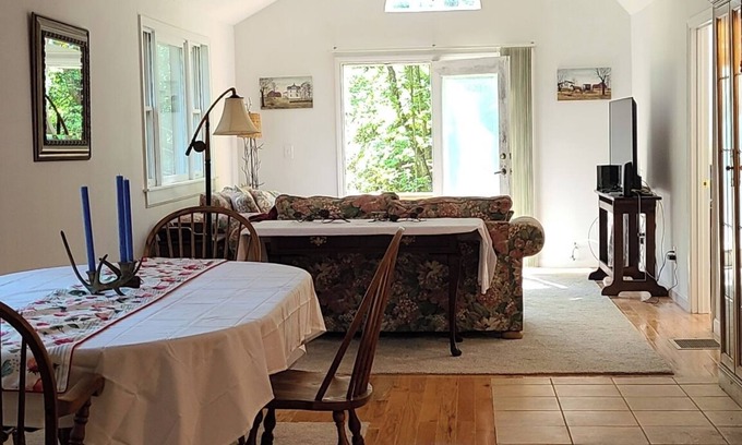 Center Tuftonboro Casa | Red Door Ranch 3 Bedroom, 2 Bath 1/2 mile to beach with lifeguard AC, WiFi,