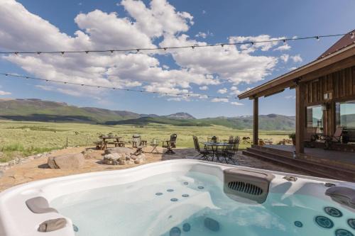 Creede Casa | Red Mountain Cabin at The QD