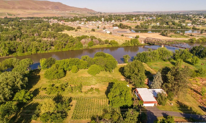 Benton City Casa | Red Mountain Villa: una propiedad frente al río en el país vinícola del estado de Washington.