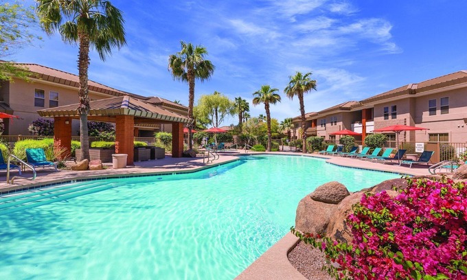 South Scottsdale Complejo | Rocas rojas, reservas de montaña y campos de golf.