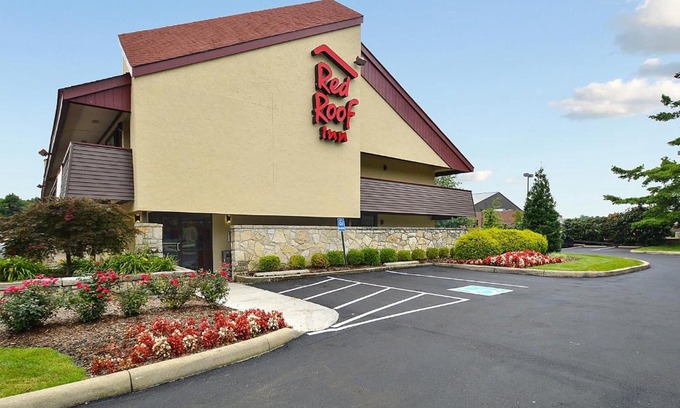 Buechel Hotel | Red Roof Inn Louisville East - Hurstbourne