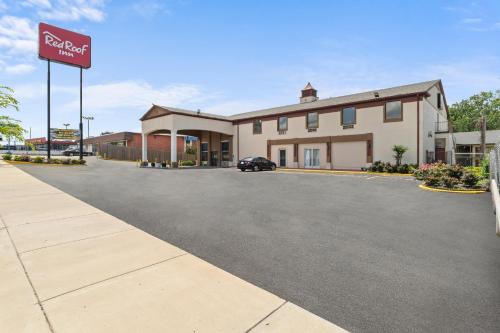 Whitehaven Hotel | Red Roof Inn Memphis - Graceland Airport