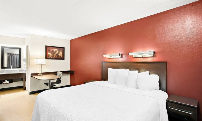 Linthicum Heights Hotel | Red Roof Inn PLUS+ Baltimore-Washington DC/BWI Airport
