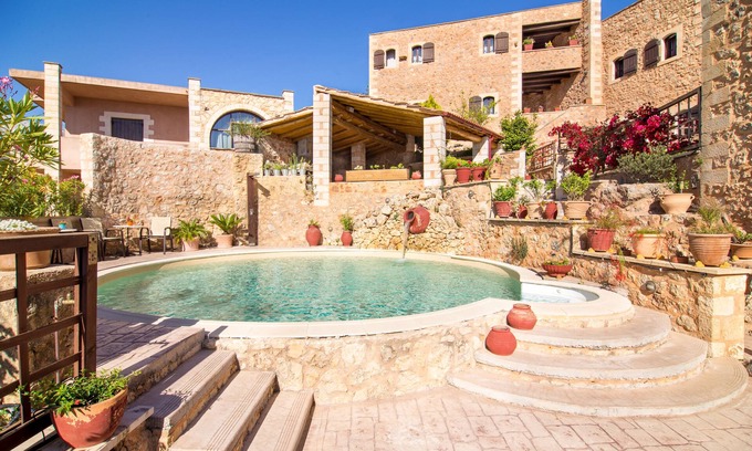 Samonas Casa | Villa roja Fliskouni - 1 dormitorio - 2 balcones - vista al mar, montaña y piscina.