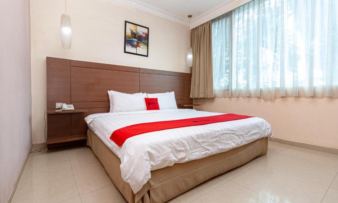 Jambi Hotel | RedDoorz Premium at Hotel Ratu Residence