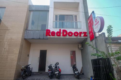 Semarang Casa | RedDoorz Syariah Near Simpang Lima Semarang