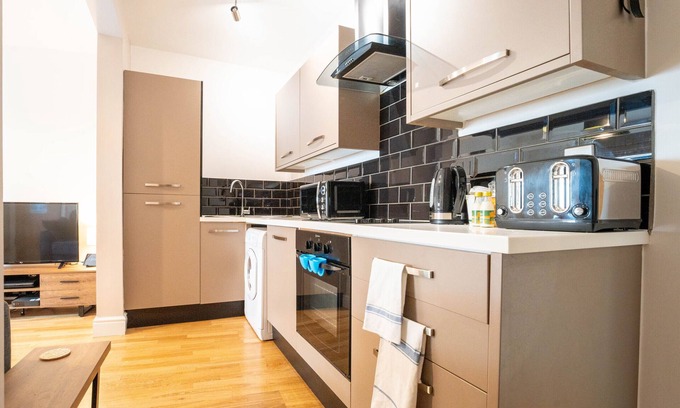 Redhill Apartamento | Confortable-Vista a la Ciudad-Apartamento-Baño con bañera-1 bed 1 bath apartment