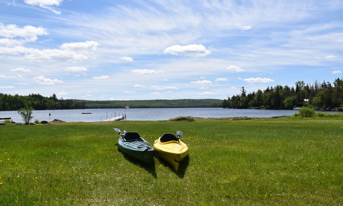 Abbot Casa | Piper Pond Waterfront- Relájese, nade, haga kayak, camine, pesque, cace, ATV, moto de nieve