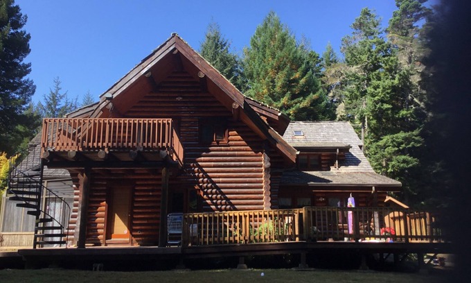 Crescent City Casa | Redwood Log Cabin