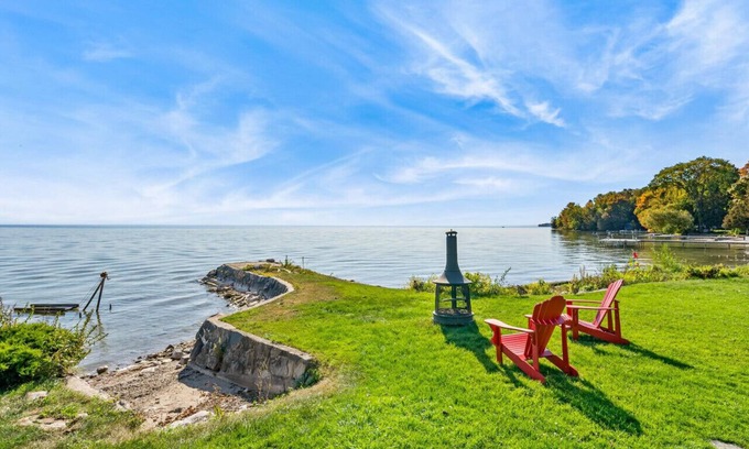 Ramara Cabaña | Redwood Retreat Waterfront Cottage By Simcoe With Hot Tub And Sauna