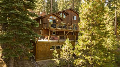 Truckee Casa | Redwood by AvantStay Secluded Cabin w Views Spa 5mins to NorthStar