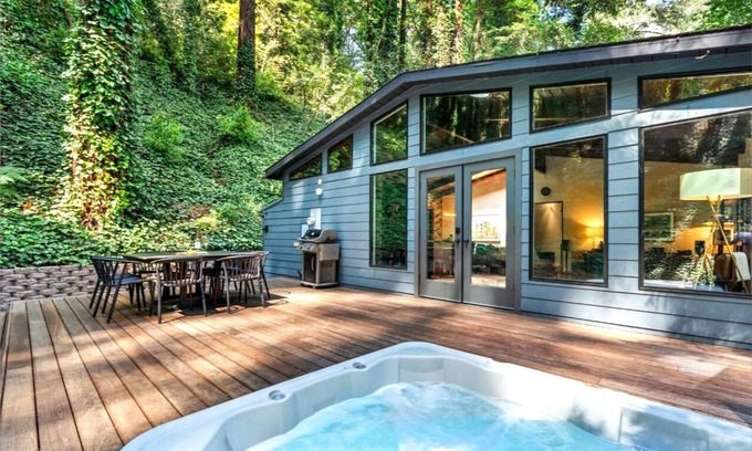 Monte Rio Casa | RedwoodHollow~Captivating Forest Home! Redwoods-5-Star Reviews! HotTub/WiFi