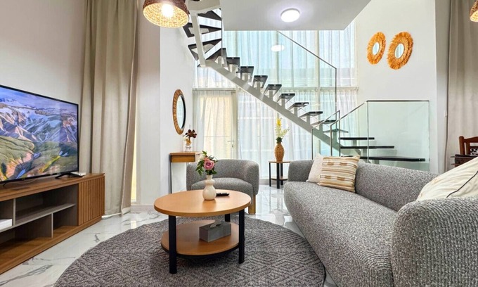 Masdar City Apartamento | Refined 2BR Escape w/ Pool & Parking - Masdar