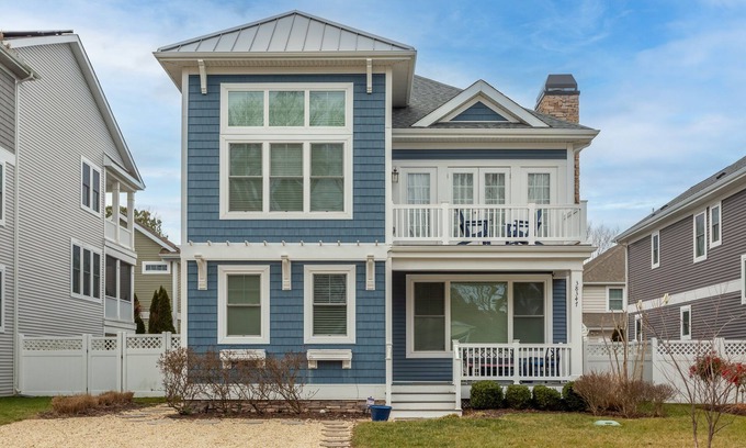 Dodds Addition Casa | Tasa de temporada baja caída! ÚNICAMENTE CONSTRUIDOS HERMOSA CASA DUEÑA 16 PISTA RÁPIDA A LA PLAYA Y AL CENTRO