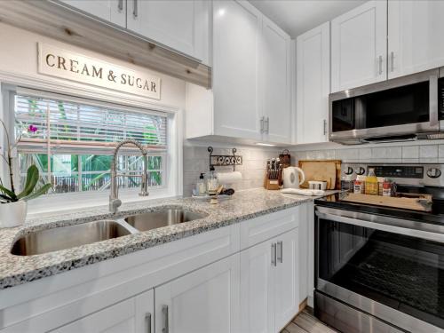 Largo Apartamento | Reimagine Relaxation - Discover A Luxury Vacation That Inspires!