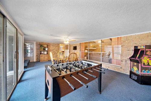 Baytown Casa | Relax and Play 3BR Retreat w Sunroom