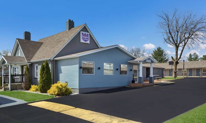 Salem Complejo | Relax and Recharge in Knights Inn & Suites Salem! Free Breakfast & Parking