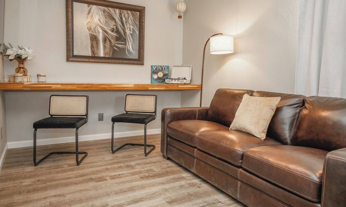 Rio Grande Blvd Apartamento | Relax and unwind at Itsy Bitsy Beryl, a cozy retreat with stylish interiors, serene outdoor spaces, and thoughtful touches. Perfect for a restful getaway, business trip, or extended stay.