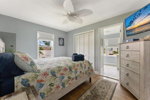 Del Haven Casa | Relax at Casa La Cape Hot Tub Fire Pit