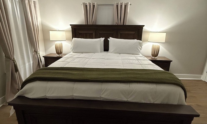 Baton Rouge Casa | Cricket & Clover Retreat Near SU, LSU & Airport, WiFi, AC, and Full Kitchen