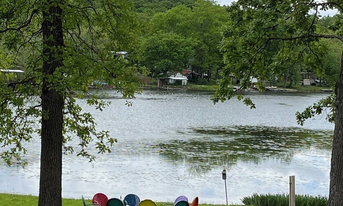 Warsaw Casa | Relax at Grandma’s house with a screened in porch overlooking a private lake!