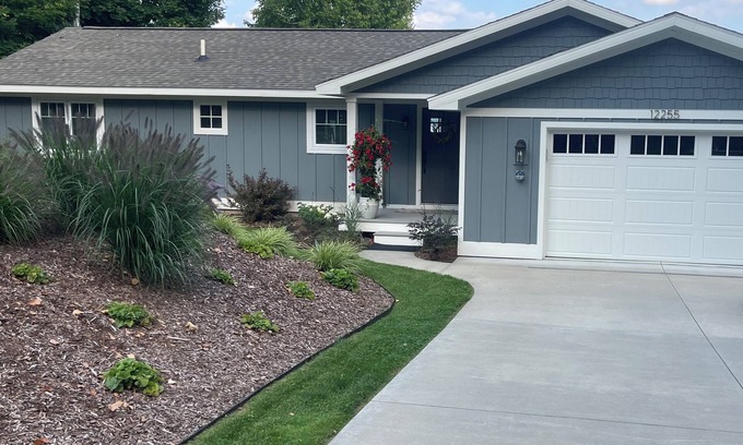 Rapid City Casa | Relax at our beautiful lakefront home located on the southern end of Torch Lake.