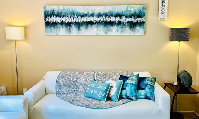 Moss Beach Casa | Relax at The Deep Blue Nest –Family Friendly Getaway by the Ocean & Private Yard