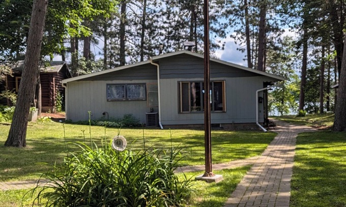 Sturgeon Lake Cabina | Relax, golf, fish & disconnect from today's fast pace living at the Hambly Cabin