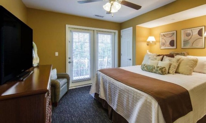 Branson Apartamento | Relax Hard, Play Harder | Two 1BR Villas, Pools, Hot Tubs & Sports Galore