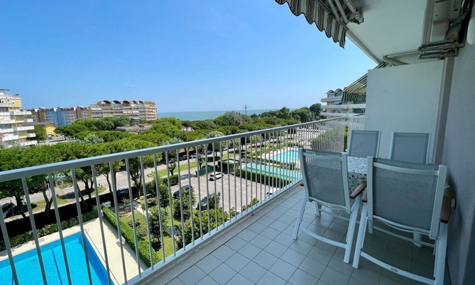 Porto Santa Margherita Apartamento | Relájese en nuestro apartamento con vista a la piscina