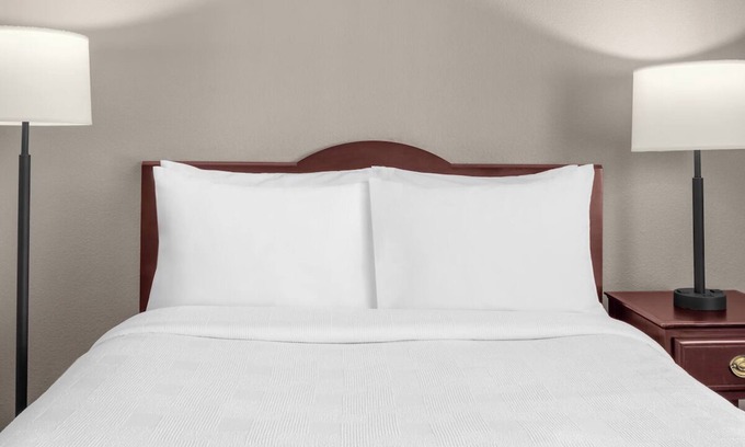Hillsboro Casa | Relax in a Suite w/ Full Kitchen & Outdoor Space – Perfect for Travelers
