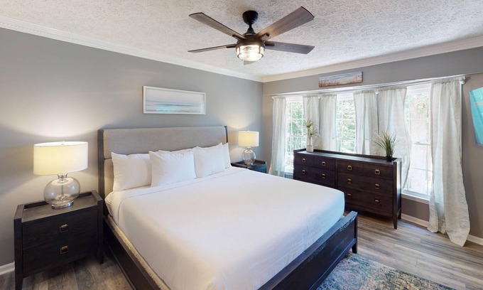 Woodstock Apartamento | Relax & Enjoy | Hot Tub, Porch Swing, Pet-Friendly