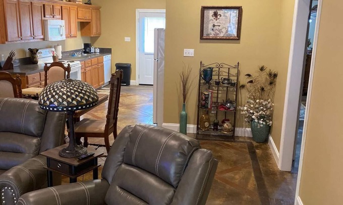Tangipahoa Parish Casa | Relax in our beautiful New Orleans themed townhome