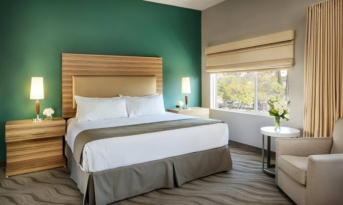 Little Italy Hotel | Relax in Scenic Harbor View Room Perfect for Your San Diego Adventures