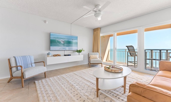 Satellite Beach Condominio | Relax in Style: Oceanfront Penthouse with Heated Pool & BBQ Grills ☀️