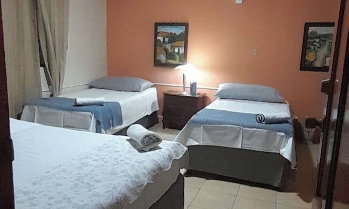 Leon Casa | RELAJATE EN CALIDAS HABITACIONES Y ESPACIO PARA DESCANSAR COMODAMENTE