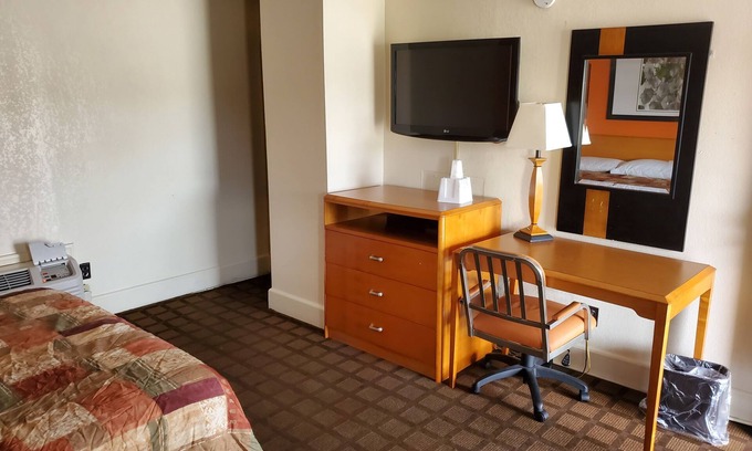 Emporia Hotel | Relax Inn