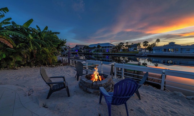 Spring Hill Casa | Relax & Play: 5BR w/ Pool, Kayaks & Ping-Pong