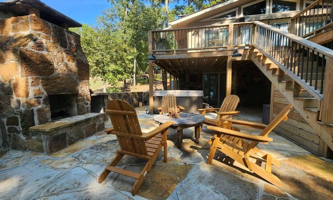 Eden Isle Casa | Relax & Recharge at The Nest – Lake Escape with Outdoor Fireplace & Hot Tub