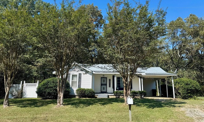 Pontotoc Casa | Relax & Unwind in a Charming 2BR Home with Golf Course Views!