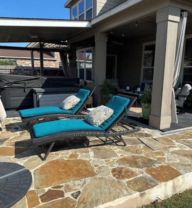 Boerne Casa | Relax with Spacious Modern Simplicity