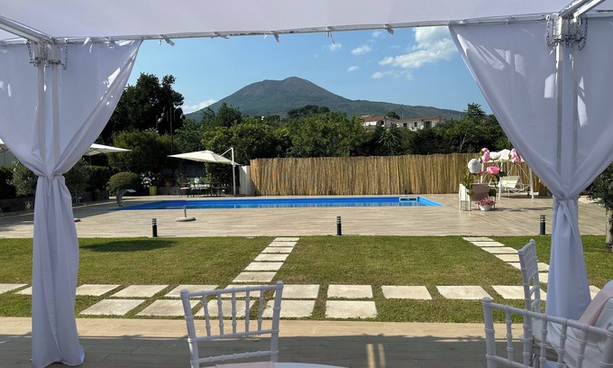 Trecase Apartamento | Relaxation with Jacuzzi and pool between Pompeii Amalfi coast, Sorrento and Capri